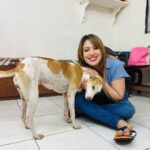 Munmun Dutta Instagram - Some ‘D’ company for myself in between takes 🎥 😍 🤗 🐶 🐕 . . . #munmundutta #picturesoftheday #behindthescenes #tmkoc #onsetlife #doglove #puppygram #inbetweentakes #inbetweenshots Dadasaheb Phalke Chitranagari FILMCITY Goregaon East Mumbai