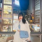 Murase Sae Instagram - #dailylook よるしぶ🌃😎 ぽかぽか(: 好評で嬉しいセットアップです♪ 重め前髪ひさびさー！ バッグは梅田ESTで先行発売中ね🩵🪽 ハートのコインケースをどうしても作りたかった(: BLACK/WHITE/BLUE Bag▶︎1/26 @andgeebee_official