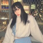 Murase Sae Instagram - #dailylook よるしぶ🌃😎 ぽかぽか(: 好評で嬉しいセットアップです♪ 重め前髪ひさびさー！ バッグは梅田ESTで先行発売中ね🩵🪽 ハートのコインケースをどうしても作りたかった(: BLACK/WHITE/BLUE Bag▶︎1/26 @andgeebee_official