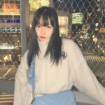 Murase Sae Instagram - #dailylook よるしぶ🌃😎 ぽかぽか(: 好評で嬉しいセットアップです♪ 重め前髪ひさびさー！ バッグは梅田ESTで先行発売中ね🩵🪽 ハートのコインケースをどうしても作りたかった(: BLACK/WHITE/BLUE Bag▶︎1/26 @andgeebee_official