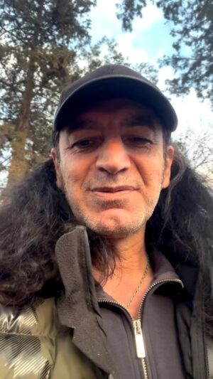 Murat Kekilli Instagram - Bir çok insanı enkaz altından sağ olarak çıkarmayı başaran kurtarma ekipleri bu kez “deprem” adını verdikleri küçük bir köpek yavrusunu sağ olarak çıkarmayı başardılar.Her konuda kahramanlar.