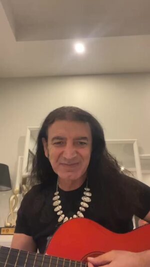 Murat Kekilli Instagram - Teşekkürler Vania,teşekkürler İtalya.❤️🤘😎🎸