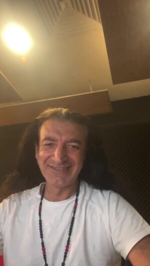 Murat Kekilli Instagram - Başakşehir konserinde görüşmek üzere diyelim mi? 26 Ağustos cumartesi günü saat 20:30 da Başakşehir Millet Bahçesinde görüşmek üzere.😊🤘🎸🤘 @basaksehirbld @yasinkartoglu @kultursanatbasaksehir