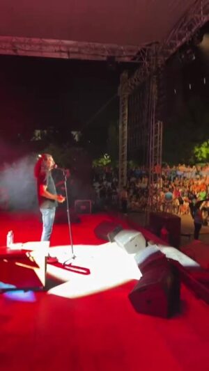 Murat Kekilli Instagram - Bahçelievler, sevgi seliniz için teşekkürler.🙏🤘🎸❤️ @bahcelievlerbelediyesi @drhakanbahadir