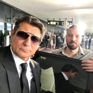 Murathan Muslu Instagram - Fifi the King -
Gemeinsam im Dienst für unser Vorstadtweiber Team

@pissecker @vorstadtweiberoffiziell #wolfgangpissecker #wienflughafen #austria