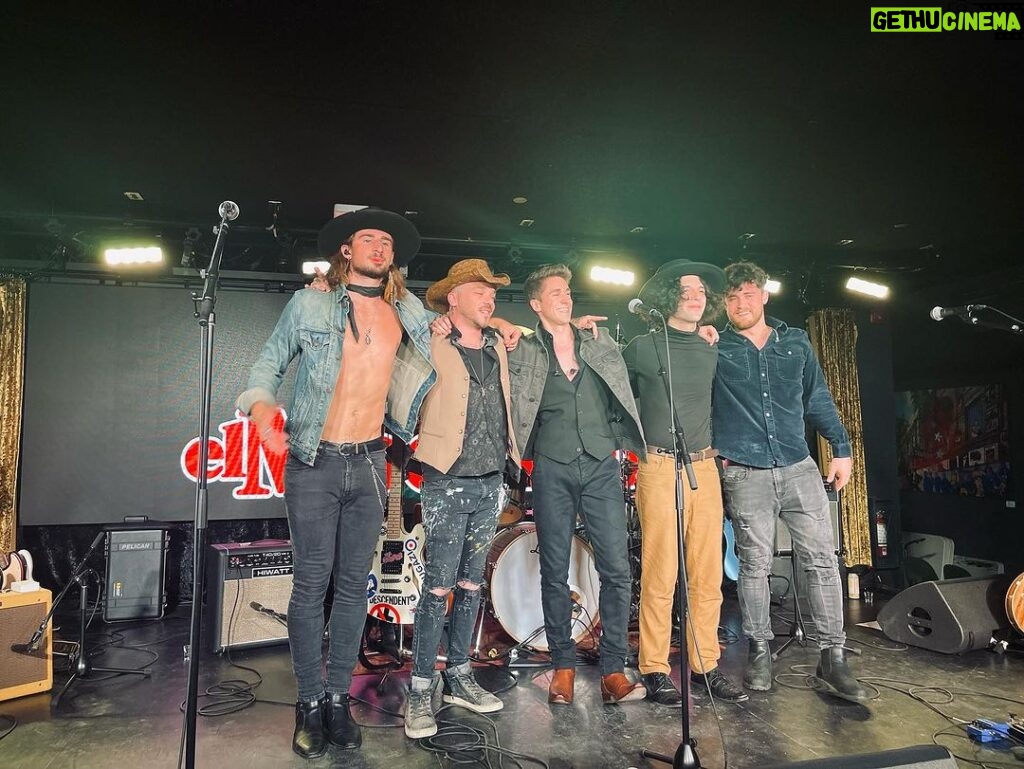 Myles Erlick Instagram - What. A. Night. All love to everyone that came out🙏🏼 Thank you @theelmocambo for an unforgettable evening! Until next time! @tysonerlick @john_goodblood @mattpineart @daggymusic • • • • #livemusic #music #country #rock #elmocambo #toronto #producer #musician #explore #insta #lifestyle Toronto, Ontario