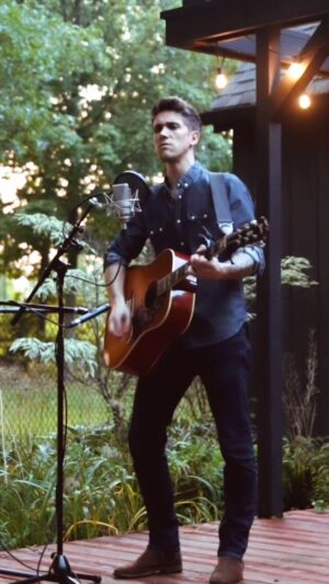 Myles Erlick Instagram - One hell of a song by one hell of an artist @oliver_anthony_music_ 🙌🏼🙏🏼
Full video on my YouTube channel
•
•
•
•
#oliveranthony #richmennorthofrichmond #cover #country #music #explore