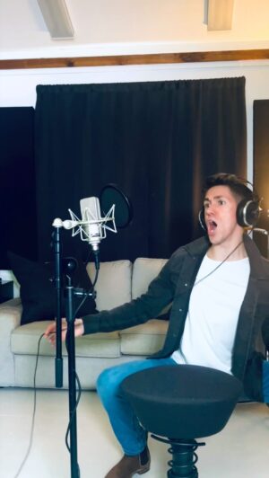 Myles Erlick Instagram - It’s called ‘Oh Sweet Mandy’ and it’s out now😆🤘🏼
•
•
•
•
#reels #insta #musician #newmusic #music #country #artist #viral #explore #spotify #applemusic #ohsweetmandy #studio #recording #indie #countrymusic