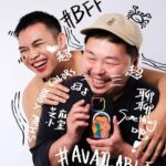 NaNa Master Instagram - 對！你沒看錯 這是一位瘋婆子，瘋婆子就是我 叫我『FONGPOZZ』  這次由最愛的山大王拍出我瘋狂的一面，身上有很多一路走來的可愛標記，不管是〈Love Yourself〉〈追夢人〉〈永不過ㄘˋ〉〈我瘋我驕傲〉〈女明星鬆弛劑〉〈DIVA〉〈好膽你就來〉〈那麼好聽〉〈Shine Like A Diamond〉等等，這一切都想告訴大家可以大方表達真實自我 #ShowYourColors，是一件多麽快樂的事！CASETiFY在六月同志驕傲月邀請多位支持LGBTQIA+的藝術家打造Pride系列電子配件，還可以搭配限量彩虹相機環手機殼，好玩的是，你還能在手機殼上客製化專屬文字，當我們想出『FONGPOZZ』(瘋婆子)這個字的時候，真是感到太噁太快樂太喜歡了，你的專屬字又是什麼呢？  今年六月至七月，只要購買『Pride系列』或『彩虹相機環手機殼』CASETiFY每個還會捐助五塊美金給非營利組織「The Laurel Foundation」為受HIV/Aids影響的朋友提供支援。讓愛環繞！歡迎到CASETiFY官網挑選你愛的商品，響應同志驕傲月一起Show Your Colors吧！  @casetify_taiwan @casetify #ShowYourColors #PrideMonth #pride2023⚫️