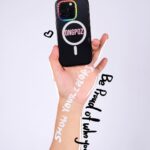 NaNa Master Instagram - 對！你沒看錯 這是一位瘋婆子，瘋婆子就是我 叫我『FONGPOZZ』  這次由最愛的山大王拍出我瘋狂的一面，身上有很多一路走來的可愛標記，不管是〈Love Yourself〉〈追夢人〉〈永不過ㄘˋ〉〈我瘋我驕傲〉〈女明星鬆弛劑〉〈DIVA〉〈好膽你就來〉〈那麼好聽〉〈Shine Like A Diamond〉等等，這一切都想告訴大家可以大方表達真實自我 #ShowYourColors，是一件多麽快樂的事！CASETiFY在六月同志驕傲月邀請多位支持LGBTQIA+的藝術家打造Pride系列電子配件，還可以搭配限量彩虹相機環手機殼，好玩的是，你還能在手機殼上客製化專屬文字，當我們想出『FONGPOZZ』(瘋婆子)這個字的時候，真是感到太噁太快樂太喜歡了，你的專屬字又是什麼呢？  今年六月至七月，只要購買『Pride系列』或『彩虹相機環手機殼』CASETiFY每個還會捐助五塊美金給非營利組織「The Laurel Foundation」為受HIV/Aids影響的朋友提供支援。讓愛環繞！歡迎到CASETiFY官網挑選你愛的商品，響應同志驕傲月一起Show Your Colors吧！  @casetify_taiwan @casetify #ShowYourColors #PrideMonth #pride2023⚫️