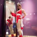 NaNa Master Instagram - （最後一張最美） 我是不知火舞的妹妹 #不知羞恥火舞 這次擔任企業春酒主持，企業Dress code主題是電玩風，於是就扮演了不知火舞，真的要拋下羞恥心才敢穿這套衣服主持整晚活動。但我還是覺得自己很美 這次主持學習到很多，活動尚未開始前，全場一直有類似玩雲霄飛車的歡呼聲，徹底感受到企業的熱情，而總經理一上台後，每一位同仁的鼓掌歡呼也從不間斷，無論是講述目標或者感性面通通都是滿滿的重視與熱血。而Dress code主題，員工們也不開玩笑，有人打扮成『火箭隊』、『俄羅斯方塊』、『星際大戰』，讓我深深感受到什麼叫做用力玩且用力工作，魔鬼的確藏在細節裡，整場活動看得到每一位員工以及主管真心熱愛自己工作，這種感覺真好，我也好愛我的工作，這次春酒主持上了一課，我很感恩，也主持得很過癮，謝謝在場的大家，向你們學習『不只是要做到好，而是要做得卓越』。 #謝謝企業愛用那那 W Hotel