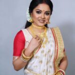 Nabanita Das Instagram - এই দুর্গা পূজা যেন আগের মতো উজ্জ্বল হয়। শুভ মহালয়া!🙏🕉