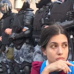 Nadezhda Tolokonnikova Instagram - с наступающими президентскими

unreleased, 2018
БЕЛЫЙ ДОМ / WHITE HOUSE 🗳️

текст

папа мне сказал иди работай на заводе
мама отправила манагером в газпром
тетя предложила торговать в переходе
а! я то знаю мое место белый дом

дядя отдавал меня в школу фсб
сорян я просто наблевала на забор
мне не нужна гадалка - я видел в лсд
что мое место это только белый дом

сестрица интердевочкой мне прочила карьеру
поедешь дела мутить за кордон
но я-то знаю, знаю себе цену
я знаю что мое место белый дом

тесть брата тети мне с детства говорил
девчонка у плиты, надь не будь мужиком
еще я в этой жизни не слушала терпил
я отлично знаю мое место белый дом

классуха говорила иди учи матан
будешь надя нормальным пацаном
спасибо сестра нет спасибо братан
ай я-то знаю мое место белый дом

с детства я кричу с балкона ауе
а дедушка хотел чтобы я выросла ментом
бесстыжая ты, сказал, позор стране
мое место белый дом

мое место белый дом
мое место белый дом
все менты узнают мое место белый дом
все менты узнают мое место белый дом