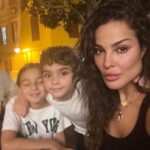 Nadine Njeim Instagram - With my true best friends 🥰 God bless my children 🙏🏼 مع اصدقائي الحقيقيين يا رب تحمي ولادي وتخلينا عطول لبعض ❤️ #نادين_نسيب_نجيم #nadinenassibnjeim