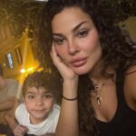 Nadine Njeim Instagram - With my true best friends 🥰 God bless my children 🙏🏼 مع اصدقائي الحقيقيين يا رب تحمي ولادي وتخلينا عطول لبعض ❤️ #نادين_نسيب_نجيم #nadinenassibnjeim