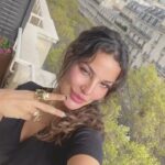 Nadine Njeim Instagram - بعتذر عم حط هيدا البوست يلي كان لازم ينزل من ١٠ ايام بس بسبب الظروف طبعاً ما كان اله مطرح ابداً . بعيداً عن القضية يلي كلنا مؤمنين ومتعاطفين و متمسكين فيها و عم نعمل جهدنا حتى ندعم الابرياء المدنيين بفلسطين من خلال صفحاتنا بس مجبورة نزل هيك لسببين لانه عم يعملوا عليي حمالات فولو و انفولو حسابات وهمية و ريبورت كتير 😕… وطبعاً نحنا ملزمين نكفي شغلنا و التزاماتنا و لكن ما رح نوقف دعمنا من خلال صفحاتنا ونستمر بالدعم و بالمقابل شغلنا مسؤولية علينا و الشركات الملتزمين معن. بحبكن من كل قلبي و الله ينصركم و يقويكم يا رب 🤲🏼 🇵🇸🇵🇸🇵🇸 ويرحم كل الشهداء. #نادين_نسيب_نجيم @thepeninsulaparis il me paraissait essentiel de prendre le temps de vous remercier une dernière fois pour votre accueil et votre hospitalité . Grâce à vous, j'ai passé un superbe séjour.
