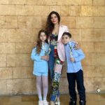 Nadine Njeim Instagram - شعنينة مباركة ينعاد عليكم🙏🏼 #نادين_نسيب_نجيم #شعنينة_مباركة🌿