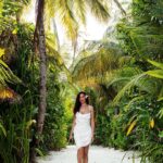 Nadine Njeim Instagram - Sky above , sand below , peace within… Never bored in the Maldives Thank you @ooreethirah @ooresorts for making our vacation so special 💖👙🙌🏼 #nadinenassibnjeim #نادين_نسيب_نجيم