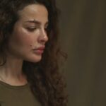 Nadine Njeim Instagram - انا حضرت الحلقة ٧ 🥲🥲🥲 حضروا حالكم 😢 بس انا رح اسبقكم و احضر حلقة ٨ على شاهد لانه فيها وجع قلب كتير و عبالي ابكي 🥲😂 #واخيراً #نادين_نسيب_نجيم