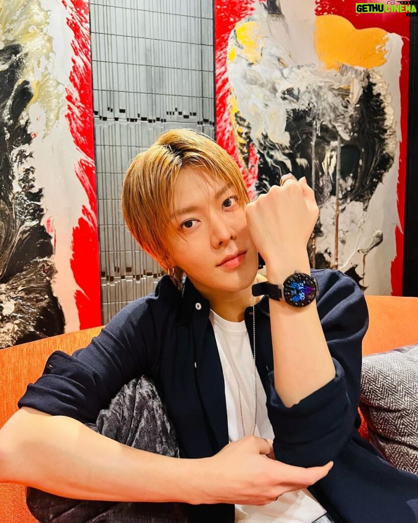 Nakamoto Yuta Instagram - #LouisVuitton #LVConnected #LVWatches #PR