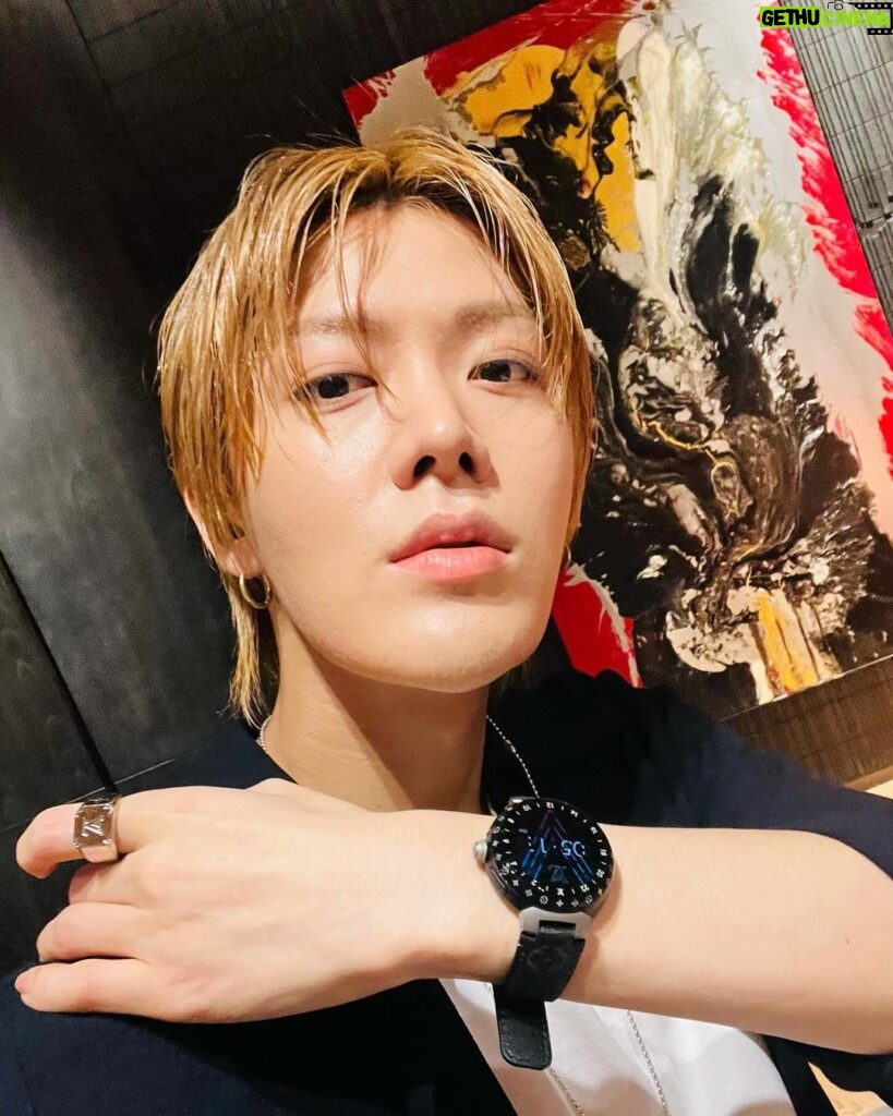 Nakamoto Yuta Instagram - #LouisVuitton #LVConnected #LVWatches #PR