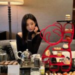 Nam Kyu-hee Instagram - 키린 x 웨스틴조선 키린의 보보(Bo Bo) 컬렉션은 귀여운 판다와 테디베어의 독창적인 조합으로 이루어진 키린의 대표 컬렉션 중 하나인데요! 올겨울 웨스틴조선이 이에 영감을 받아 보보(Bo Bo)컬렉션을 컨셉으로 애프터눈 티 세트를 선보인다고 합니다.✨ 트레이부터 디저트까지 사랑스러운 판다 모양으로 여러분을 기다리고 있어요.🤍 + 12월 15일부터 12월 29일까지 키린 카카오톡 채널을 추가하시면 귀여운 보보 컬렉션 이모지를 다운 받을 수 있다고 하니 귀여움 겟 하러 가봅시다!🐼 #광고 #키린 #웨스틴조선애프터눈티 #보보컬렉션