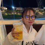 Nana Yamada Instagram - 秋田県のにかほ市にある @99glam.official のグランピングへ♡ 秋田県の食材を使ったバーベキューは、 食べきれないくらいの贅沢な量にどれも美味しいごはん。 特にいちじくのピザがもう...🥹💞 ほんとに美味しくてこれだけを食べにも行きたいほど...！ (スタッフの方に聞いたらめちゃくちゃお客さんから評判が良いらしい🥹) これはほんとに名物にしてほしいしまた絶対食べたい🥺 夜はキャンプファイヤーしてくれて マシュマロ焼いたよ〜☺️🔥 実はお昼頃に着いたのだけど、 秋田県の有名観光名所を車で案内してくれるツアーがあって それに一緒に回ってた人たちと一緒にマシュマロ焼きました😌🤝 (写真めちゃくちゃあるからまた次回！) きっともう会うことはないかもしれないけど、旅先でたまたま会った人たちと同じことを共有できたりするのもわたしは好きだしこれも旅ならではの良いところ🥹♡ 水場は部屋をでたすぐにあるし、 大浴場もゆっくり浸かってリフレッシュ🍁 秋先取り大成功でした〜！ #秋田県 #秋田グルメ #にかほ市 #グランピング #PR