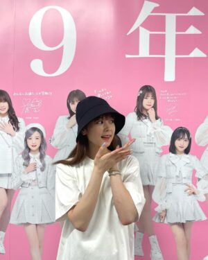 Nanase Yoshikawa Instagram - JR秋葉原駅のポスター見てきたよー！
こんなに大きいなんて知らなかったから感動しました、、🥹
何人か近くで見てたのに私たちがいること全然気づいてくれないから、本人だぞ！アピールたくさんしたらみんな気を遣ってにこにこしてくれました☺️ｱﾘｶﾞﾄｳ

場所は改札内中2階コンコースだよー！
みんなもエイトポーズして撮ってね☺️
ひだあや一緒に行ってくれてありがとー✌︎