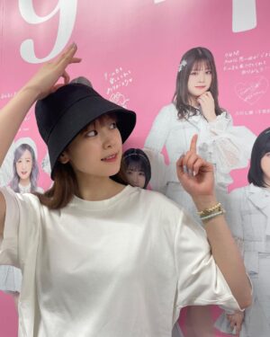 Nanase Yoshikawa Instagram - JR秋葉原駅のポスター見てきたよー！
こんなに大きいなんて知らなかったから感動しました、、🥹
何人か近くで見てたのに私たちがいること全然気づいてくれないから、本人だぞ！アピールたくさんしたらみんな気を遣ってにこにこしてくれました☺️ｱﾘｶﾞﾄｳ

場所は改札内中2階コンコースだよー！
みんなもエイトポーズして撮ってね☺️
ひだあや一緒に行ってくれてありがとー✌︎