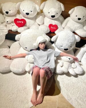 Nanase Yoshikawa Instagram - 韓国で仕事終わりに行ってみたかった巨大スパに☺️
サウナもあってお風呂も綺麗で楽しかった✌︎
お世話になったコーディネーターさんと☺️🤍
この巻き方みんなしてて真似してみた笑

#新世界スパランド
#spaland