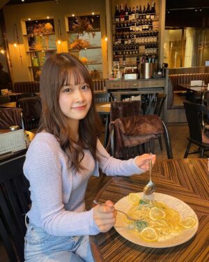 Nanase Yoshikawa Instagram - マネージャーさんとランチしました☺️
レモンのパスタ！見た目も可愛くてさっぱりしてて美味しかった😋