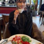 Nanase Yoshikawa Instagram – パリのカフェでランチ🎄
下調べなくふらっと入ったカフェやレストランも可愛すぎて楽しかった🤭