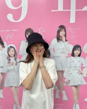 Nanase Yoshikawa Instagram - JR秋葉原駅のポスター見てきたよー！
こんなに大きいなんて知らなかったから感動しました、、🥹
何人か近くで見てたのに私たちがいること全然気づいてくれないから、本人だぞ！アピールたくさんしたらみんな気を遣ってにこにこしてくれました☺️ｱﾘｶﾞﾄｳ

場所は改札内中2階コンコースだよー！
みんなもエイトポーズして撮ってね☺️
ひだあや一緒に行ってくれてありがとー✌︎