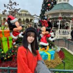 Nanase Yoshikawa Instagram - Disneyland Paris 🏰 クリスマスのディズニーは最高にキラキラしていて可愛すぎた♡ アトラクションもほぼ全部乗れたしパレードも見れた！