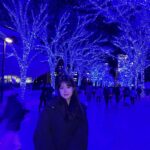 Nanase Yoshikawa Instagram - メリークリスマスイヴ🎄 友達と青の洞窟初めて行った〜！真っ青なイルミネーションも素敵！