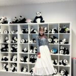 Nanase Yoshikawa Instagram – パンダに囲まれてる🐼何匹いたかなー？
#ワールド極限ミステリー