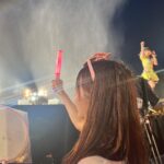 Nanase Yoshikawa Instagram - イコノイジョイ2023観に行かせていただいた時の写真☺️ しーちゃんが撮ってくれたんだけどめちゃくちゃ夏ー！ ライブ自体も最高でステージ上からメンバーにたくさんの水と泡をかけられて幸せでした(^_^)♡