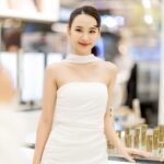 Narilya Gulmongkolpech Instagram - รู้มั้ย?! สีที่ใช่ทำให้ใบหน้าเราดูเด็กลงได้ ญดาอยากชวนทุกคนไป Personalization workshop กับ Lancôme ค้นหาSkincareที่เหมาะกับผิว พร้อมรู้จัก Personal Color เฉพาะตัว ใครสนใจติดตามท้ายคลิปเลย 💖💖#LancomeThailand #PersonalColor