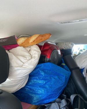 Natálie Halouzková Instagram - v minulým životě jsem byla kamioňákem *aka* jak jsem sama odřídila 10 hodinovou cestu tam a pak zpátky *aka* jak jsme odstěhovaly Anču z Paříže zpátky do Prahy *aka* who needs men bish

~ #roadtrip #paris #woulddoitagain ~