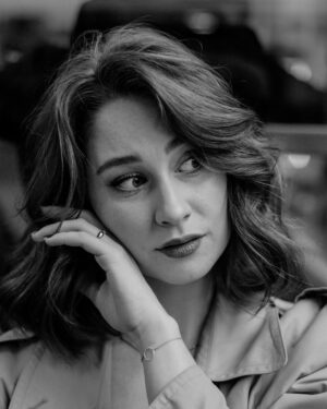 Natálie Halouzková Instagram - nedávno jsem našla jednu cennou věc. laskavost k sobě samotný. a všechno je najednou takový hezčí. lidi, svět, život.

ph: @rozalieruzickova děkuju za tebe🤍