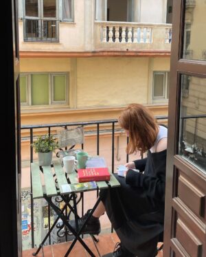 Natálie Halouzková Instagram - Natála in Spain ☀️

credits to @alex_bn29 & @___soms for capturing those moments

#solotravel #andalucia