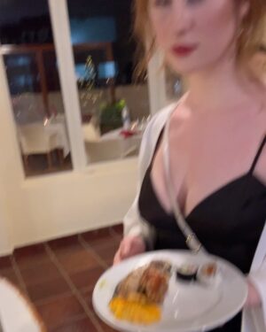 Natálie Halouzková Instagram - 1 týden. 3 skvělý ženy. kopa zážitků. ~ jestli opravdu platí, jak na novej tak po celej, tak se máme na co těšit.
~ tímto vzdávám hold (s měsíčním zpožděním, ups) naprosto šílený a nezapomenutelný dovolený💫

děkuju @zuzanairategeka @daripavlovich for being the best partners in crime🤍