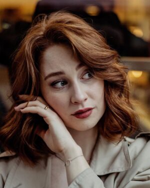Natálie Halouzková Instagram - nedávno jsem našla jednu cennou věc. laskavost k sobě samotný. a všechno je najednou takový hezčí. lidi, svět, život.

ph: @rozalieruzickova děkuju za tebe🤍