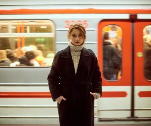 Natálie Halouzková Instagram - pražský metro je super. ale radši jezdím tramvají.

✨ fotky od @patrikdemo vznikly už skoro před rokem. ale já postuju až teď, ani nevim proč. asi protože se až moc řídim pravidlem “co můžeš udělat dneska, odlož na zejtra” …nebo na další rok žejo