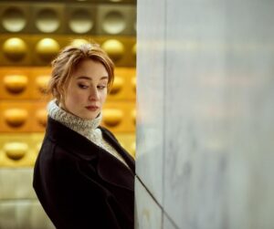 Natálie Halouzková Instagram - pražský metro je super. ale radši jezdím tramvají.

✨ fotky od @patrikdemo vznikly už skoro před rokem. ale já postuju až teď, ani nevim proč. asi protože se až moc řídim pravidlem “co můžeš udělat dneska, odlož na zejtra” …nebo na další rok žejo