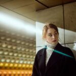 Natálie Halouzková Instagram - pražský metro je super. ale radši jezdím tramvají. ✨ fotky od @patrikdemo vznikly už skoro před rokem. ale já postuju až teď, ani nevim proč. asi protože se až moc řídim pravidlem “co můžeš udělat dneska, odlož na zejtra” …nebo na další rok žejo