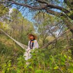 Natalia Lobo Instagram - Habitar el presente , transitar lo desconocido , abrirse a los portales , seguir las intuiciones , escuchar el cuerpo , estar atenta a las señales , terminar de soltar , prepararse para la aventura , materializar proyectos , leer , escribir , investigar , respirar ozono puro , caminar senderos salvajes , encontrarse con gente querida y cargada de sabiduria , comer sano , escuchar el sonido de los arroyos , hamacarse bajo un arbol..... Gracias @reservacalagualaoficial por estos dias de todo esto y mucho mas 🤍