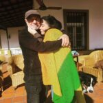 Natalia Lobo Instagram - Feliz dia del padre Lobo 🤍 En este abrazo lleno de amor que te da Miranda , te abrazamos todos , te amamos Gracias por ser mi gran ejemplo , gracias por tu presencia , tus consejos , tu inteligencia , tu etica , tu tremenda sinceridad , tu coherencia , tu amor , tu disciplina , tu humor ,tu austeridad , tu sabiduria , hasta por tu dureza espartana Gracias totales por adoptarme y hacerme tu hija , es un acto de amor que cambio mi vida y que jamas olvidare Feliz de que la vida te haya puesto en mi camino Con Chabela armaron la familia mas particular y autentica del universo Lobos salvajes Te adoro hasta el infinito Tu hija Nat Lobo