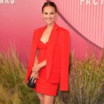 Natalie Portman Instagram - At the premiere of Pachinko last week, a new series centering around four generations of a Korean immigrant family. Excited for you all to see this beautiful story, now available on @appletvplus! Makeup: @lisastoreymakeup Hair: @mararoszak Styling: Ryan Hastings Dress: @magdabutrym