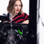 Natalie Portman Instagram - Behind the scenes with @DiorBeauty and @peterphilipsmakeup 🎬 💄#DiorBeauty #DiorMakeup #RougeDior #WeWearRouge